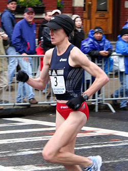 250px-Deena_Kastor_at_the_2007_Boston_Marathon